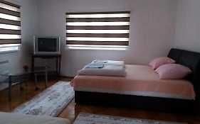 Guest House Dzemo